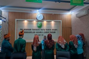 Briefing PTSP - Wakil Ketua Pengadilan Agama Lubuk Pakam: Tanamkan 5S dan 6R Kepada Petugas Pelayanan