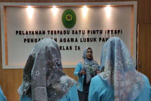 Briefing PTSP - Wakil Ketua Pengadilan Agama Lubuk Pakam : Jaga Integritas
